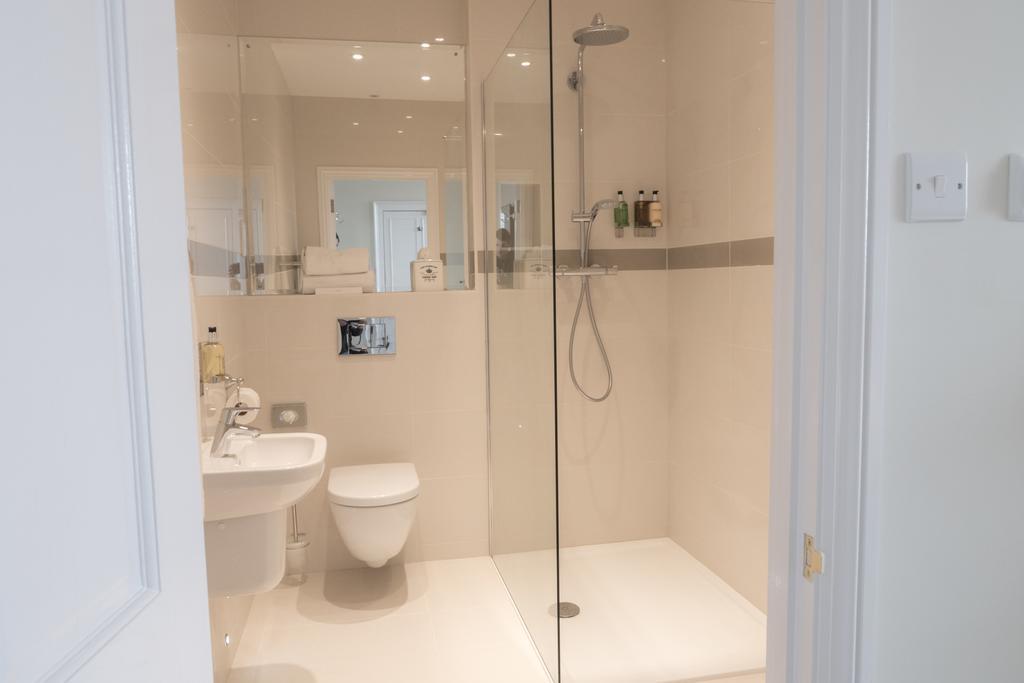 Broadway House Luxury Serviced Rooms Exeter Ruang foto